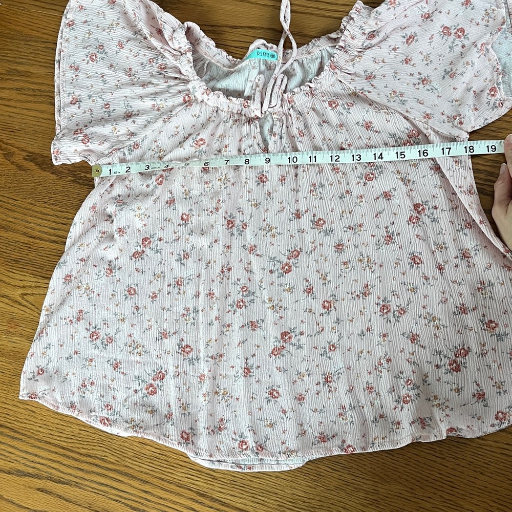 Light pink floral flutter top - Picture 2 of 6